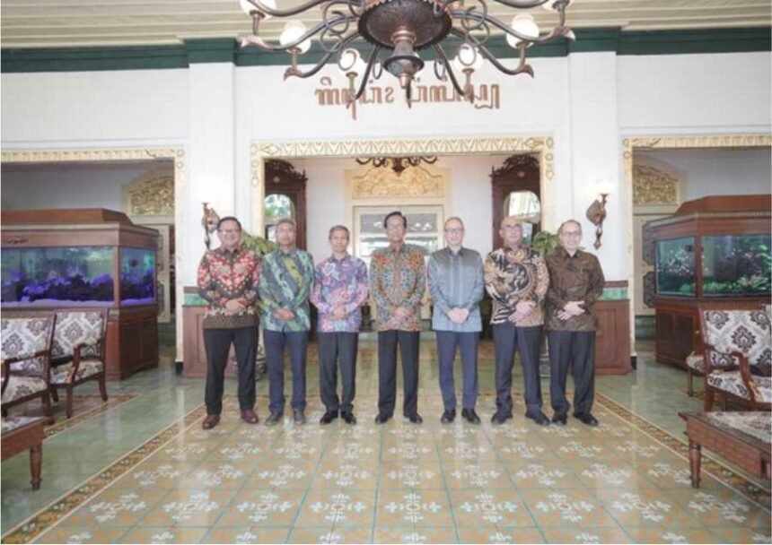 6 Dubes Alumni UGM Sowan ke Sultan, Diminta Buka Pasar Afrika untuk UMKM DIY