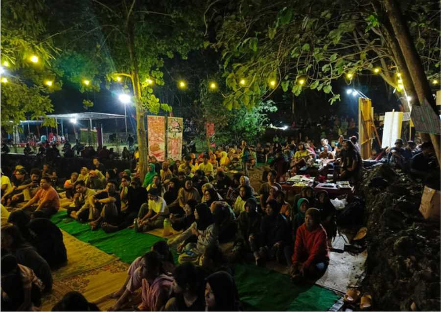 Pemuda di Gunungkidul Perbaiki Telaga yang Rusak Pakai Kotoran Sapi