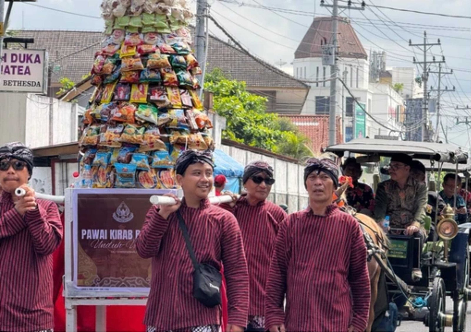 Kirab Gunungan Undhuh Undhuh 2025 di Jogja