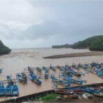 15 Kapal Tenggelam di Pantai Baron Gunungkidul - Debit Air Sungai Bawah Tanah Meningkat