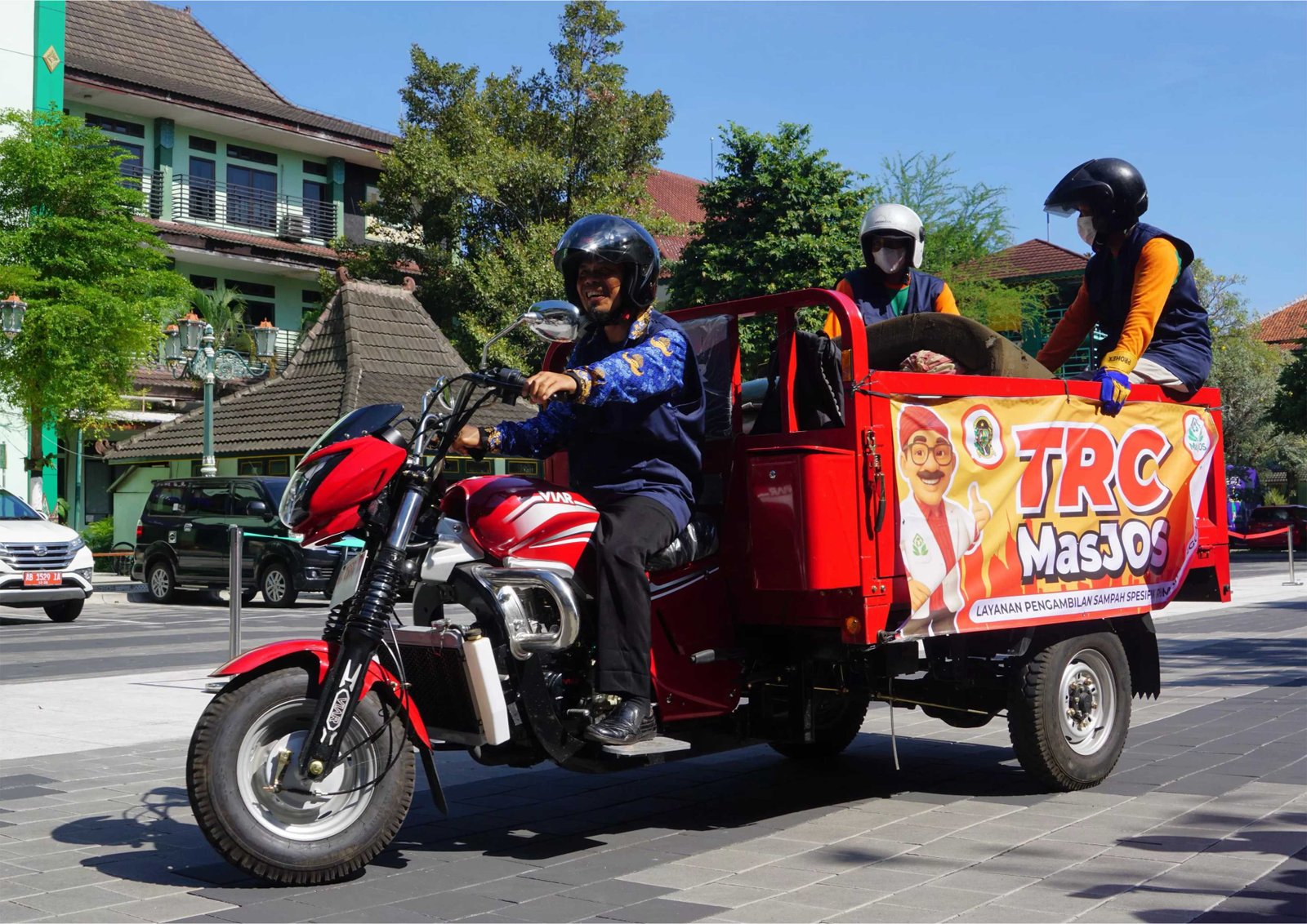 Layanan TRC MAS JOS untuk Buang Sampah Spesifik Gratis 2 TRC Mas JOS (Tim Reaksi Cepat Masyarakat Jogja Olah Sampah)