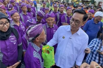 Kolaborasi Lembaga Sosial dan Dunia Usaha, 200 Parcel Dibagikan untuk Pekerja Stasiun Tugu