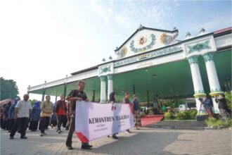 Mantri dan Lurah Ikut Sukseskan Kirab Yuswa Dalem Sri Sultan Hamengku Buwono X ke-80