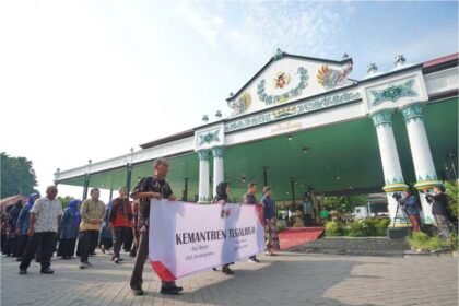 Mantri dan Lurah Ikut Sukseskan Kirab Yuswa Dalem Sri Sultan Hamengku Buwono X ke-80