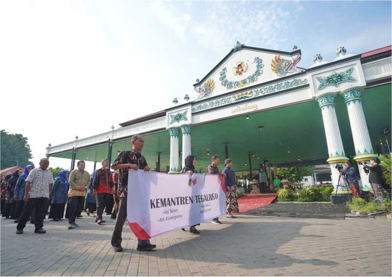 Mantri dan Lurah Ikut Sukseskan Kirab Yuswa Dalem Sri Sultan Hamengku Buwono X ke-80