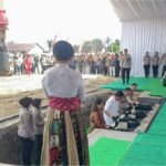Perkuat Pelayanan Berbasis Teknologi, Kapolri Letakkan Batu Pertama Pembangunan Mapolda DIY di Godean
