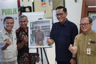 Pameran Foto Tunggal Penanda Jejak Pengabdian 28 Tahun Mikael Mitang Kasi