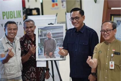 Pameran Foto Tunggal Penanda Jejak Pengabdian 28 Tahun Mikael Mitang Kasi