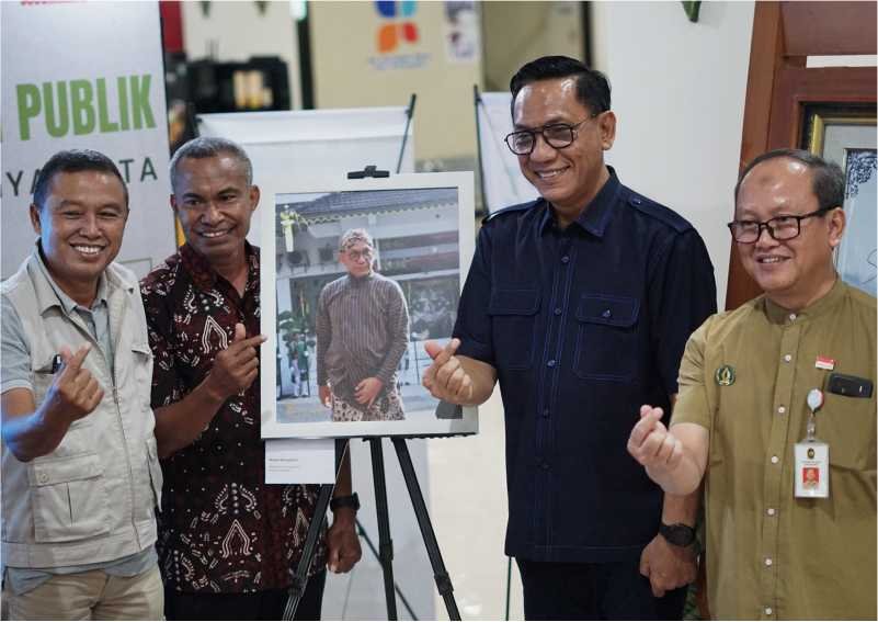 Pameran Foto Tunggal Penanda Jejak Pengabdian 28 Tahun Mikael Mitang Kasi