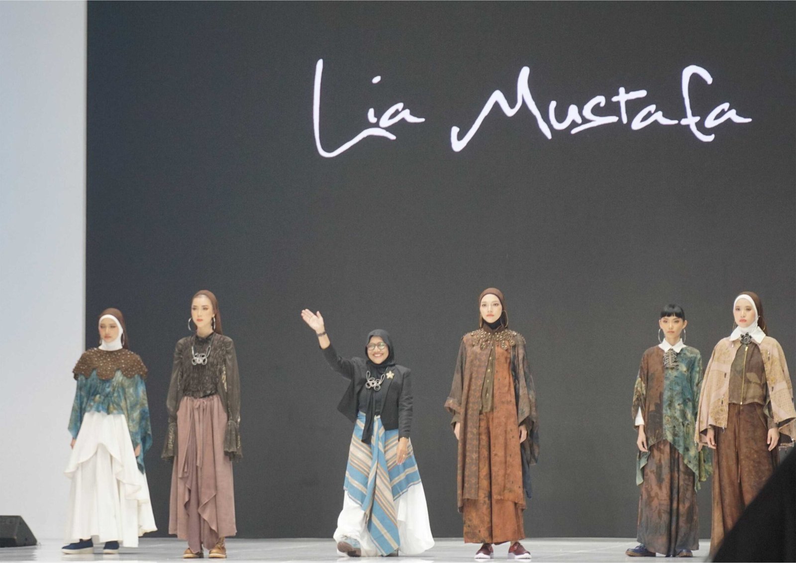 IFC Fashion Trend Show, Karya-karya Desainer Yogyakarta Layak Masuk Pasar Global 4 IFC Fashion Trend Show, Karya-karya Desainer Yogyakarta Layak Masuk Pasar Global